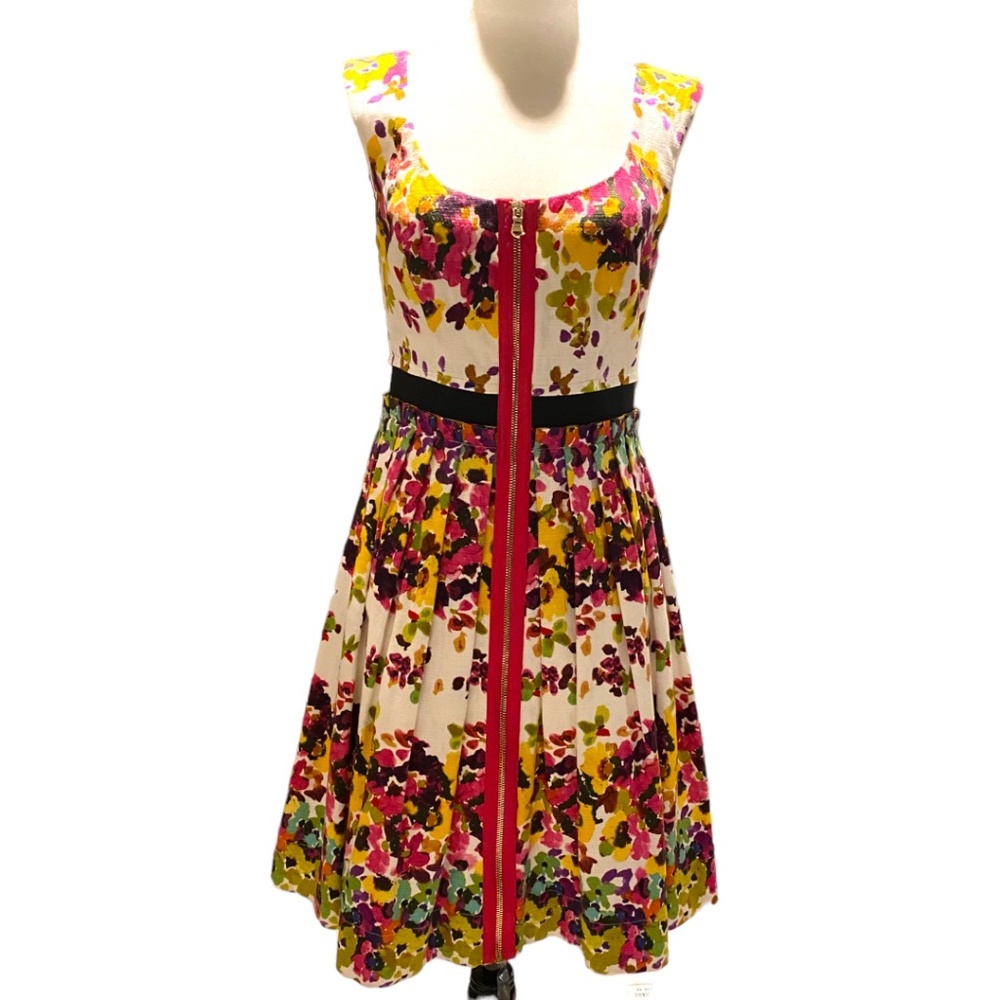Guess Retro style zippered front structured cotton blend floral dress. Sz 4